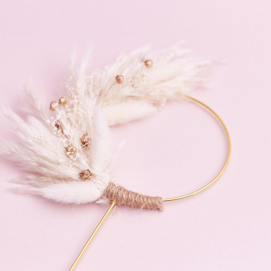 Dried Flower Ring (10cm) (Gold & White)