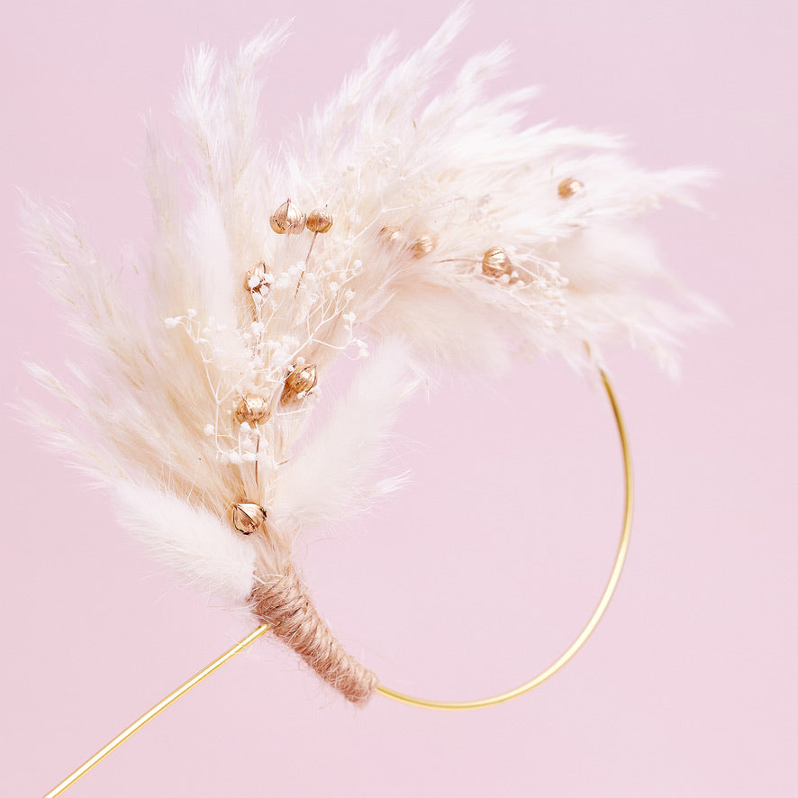Dried Flower Ring (10cm) (Gold & White)
